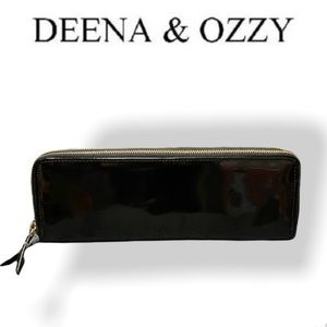 Deena & Ozzy Double Zip Patent Leather Clutch